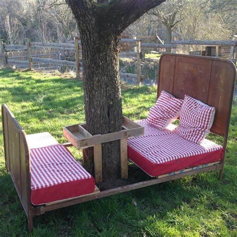 Diy Pallet And Old Bed Garden Furniture Easy Pallet Ideas