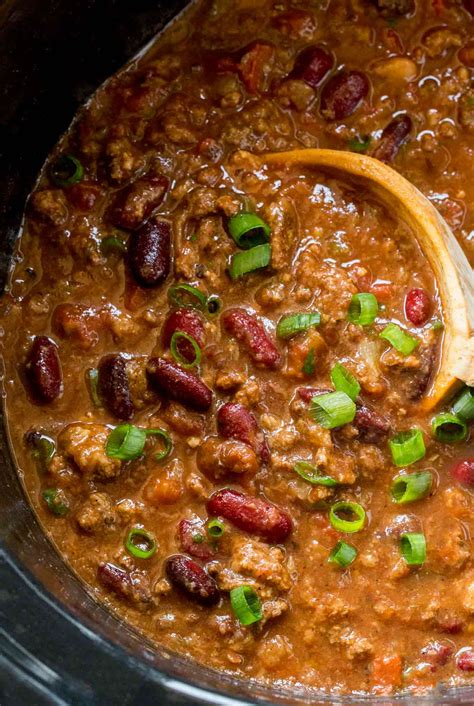 Making chili but not sure what to serve with it? Slow Cooker Beef Chili {Crockpot Chili} - Dinner, then Dessert