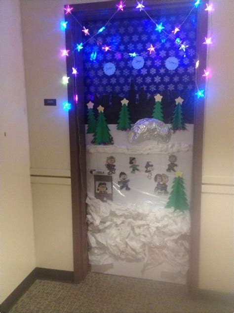 10 Funny Door Decorations For Christmas