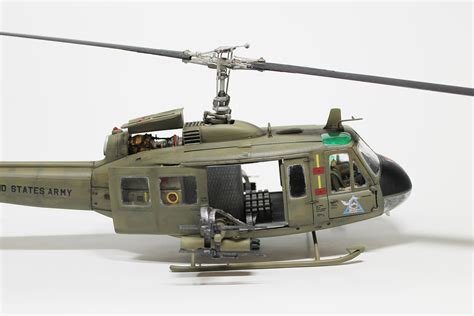 Uh 1d Huey Gunship Plastic Model Helicopter Kit 132 Scale