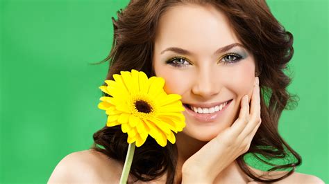 Download Wallpaper 3840x2160 Smile Girl Yellow Flower Uhd 4k Background