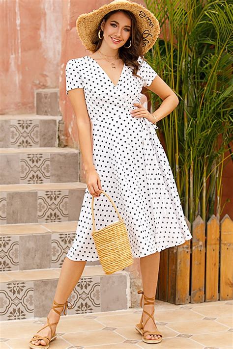 Black And White Polka Dot Dress With Short Sleeve And V Neck Deisgn
