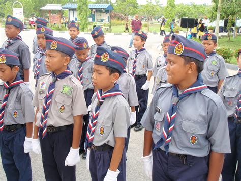 Boleh dikatakan setiap sekolah mempunyai pelbagai unit beruniform dan pastinya yang paling popular adalah pengakap dan kadet remaja sekolah. PERTANDINGAN KAWAD PASUKAN BADAN BERUNIFORM SEKOLAH 2010 ...
