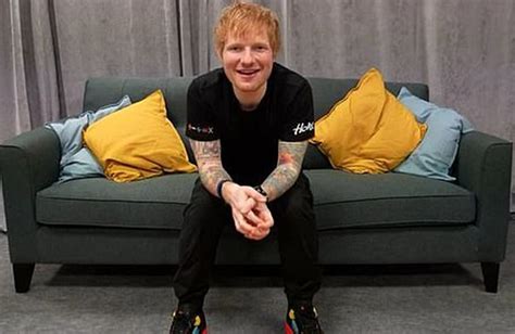 Το νέο ρολόι Omega X Swatch του Ed Sheeran είναι ίσως το καλύτερο στη συλλογή του Insider