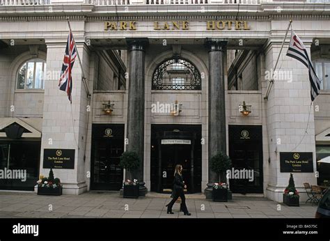 Entrance To The Park Lane Hotel Piccadilly London W1 Stock Photo Alamy