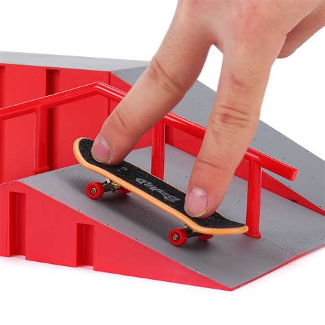 Mini Fingerboard Finger Skateboard And Skate Ramp Skate Park Play Set