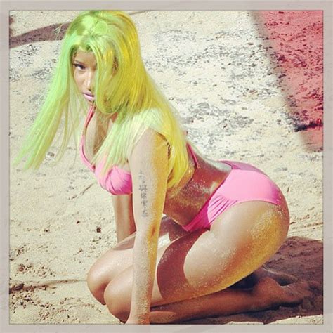 Nicki Minaj Twerk En Bikini Dans Sa Piscine