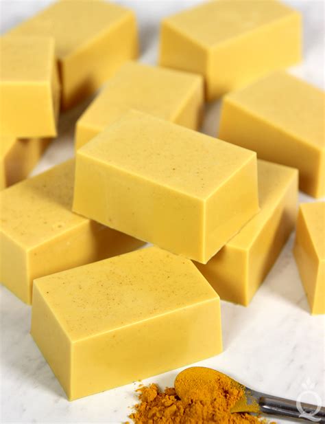 This is a brief tutorial that introduces the readers to the fundamentals of soap before moving on to explain its various elements, encoding, and how soap is transported. DIY Turmeric Melt & Pour Soap - Soap Queen