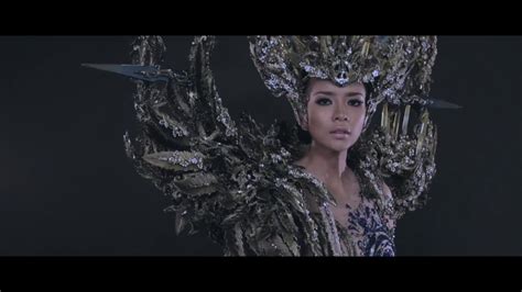 National Costume Miss Grand Indonesia 2017 Dea Rizkita Ibu Pertiwi