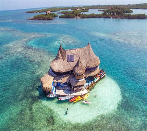 casa en el agua el hotel flotante del caribe colombiano