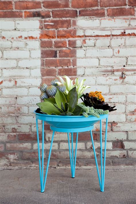 Mid century planter highly features amazing decor for your indoor and outdoor home garden design. Kate Presents: Mid-Century modern planters by Steel Life