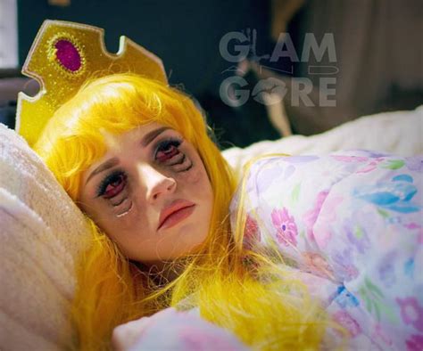 Glam Gore Quand Les Princesses Disney Se Transforment En Deffrayants