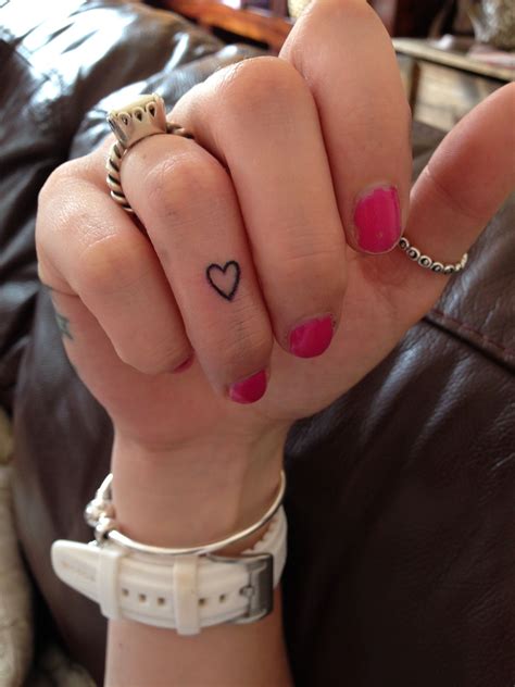 Heart Finger Tattoo I Like This Placement It Wont Distract From The