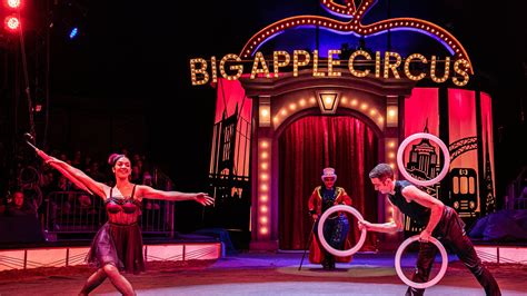 review the big apple circus still delivers the new york times