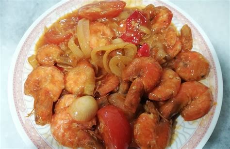 Ada banyak macam makanan yang menggunakan jagung, kali ini kita akan mengulas cara membuat sup jagung manis udang bulat yang enak dan mantap banget. Cara memasak Udang Masak Masam Manis - My Resepi