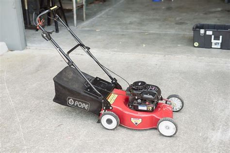 Garden A ‘briggs And Stratton 450 Series 148cc Mower With Catcher A
