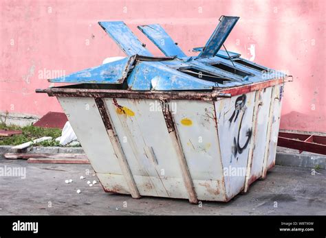Full Trash Can Hi Res Stock Photography And Images Alamy