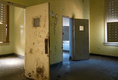Photographer Jeremy Harris Journeys To The Center Of Americas Abandoned Asylums Huffpost