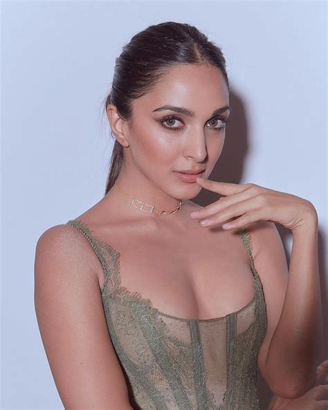 Bollywood Actresses Kiara Advani Exclusive Hot And Sexy Photoshoot