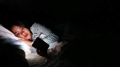 Awas Penyakit Mematikan Akibat Sering Main Ponsel Sebelum Tidur Bisa Menyerang Tiba Tiba Info