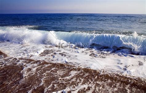 泡沫海岸蓝色波浪高清摄影大图 千库网