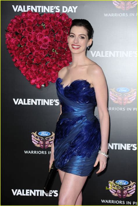 Anne Hathaway And Jessica Alba Valentines Day Vixens Photo 2426523