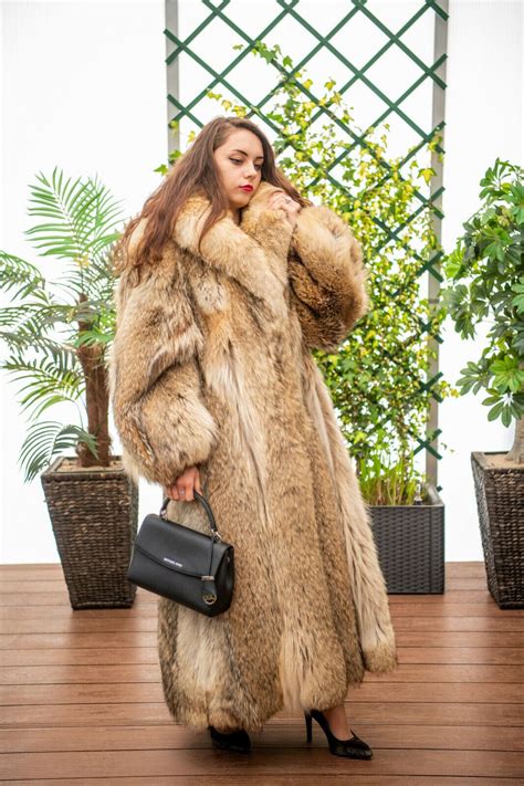 90 Gorgeous Canadian Coyote Coat Luxury Fur Extra Long Beautiful Look Size 2xl In 2019 Coyote