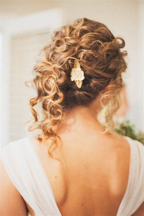 26 Modern Curly Hairstyles That Will Slay On Your Wedding Day A