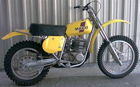 When the first maico md250 (pictured above and below) was introduced at ifma 1972, power had fallen to an official 28hp, but this was still so things were not looking too bad for the 1973 season. Bike 8 1975 Maico 250 | Enduro vintage, Moto cross, Motos ...