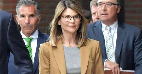 lori loughlin to plead guilty in college admissions scandal trial