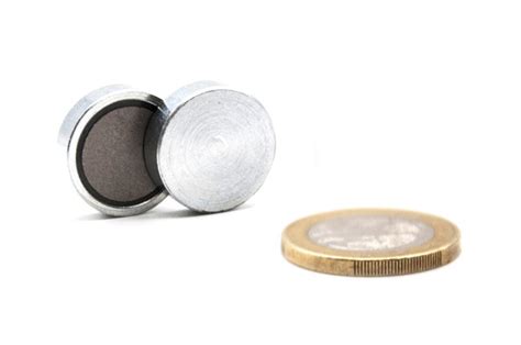 Según aseguran, estos objetos se quedan pegados a la piel por la atracción de los supuestos metales pesados de las vacunas. ¿Qué es un imán permanente? - Blog de Imanes - IMA
