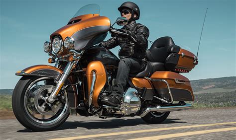 For 2019, the new electronic cruise control system, rear dampers with manually adjustable emulsion. HARLEY DAVIDSON Electra Glide Ultra Classic Low specs ...