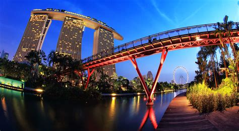 Mbs) is an integrated resort fronting marina bay within the downtown core district of singapore. Marina-Bay-Observation-deck - First Stop Singapore