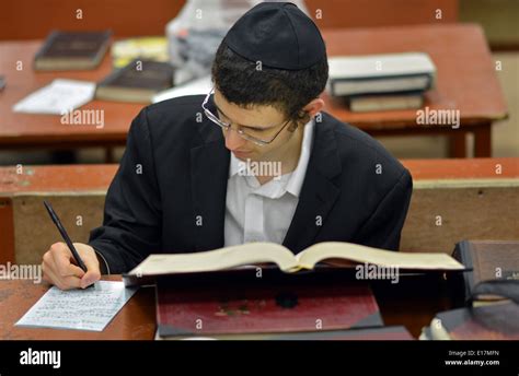 Talmud Torah Hi Res Stock Photography And Images Alamy