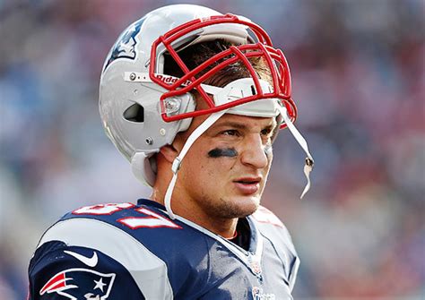 Rob Gronkowski reportedly suffered torn ACL, MCL in Patriots' win over 