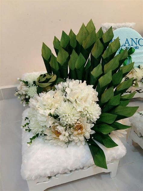 Gubahan hantaran sirih junjung simple. Gubahan sireh junjung | Flower arrangement designs ...