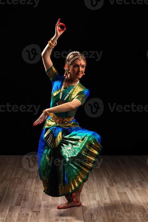 Beautiful Girl Dancer Of Indian Classical Dance Bharatanatyam 1182027