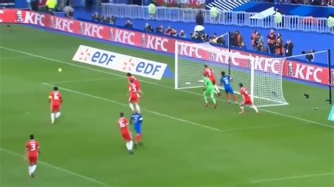 Le kop des supporters tricolores a eu une belle réaction en scandant le nom de l'attaquant de l'om pour couvrir les quolibets. FRANCE vs PAYS DE GALLES (2-0) - RÉSUMÉ ET TOUS LES BUTS ...