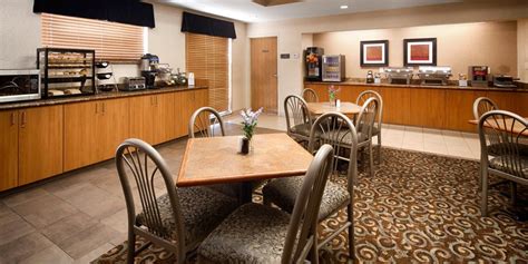 Additionally, a fitness center, a bar/lounge, and a spa tub are onsite. BEST WESTERN PLUS Gateway Inn & Suites (Aurora, CO): What ...