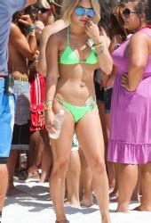 Selena Gomez Vanessa Hudgens And Ashley Benson In Bikinis On The Set Of Spring Breakers