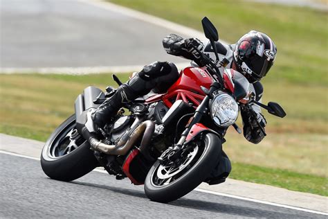 The kneedraggers can go ahead and rejoice; 2016 Ducati Monster 1200 R | First Ride Review