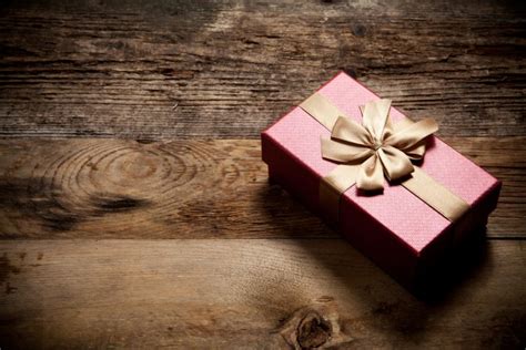 Bridging the gap between countries and cities, indiagift allows you to send best birthday gifts to india for loved ones in any part of the indian mainland. 10 Thoughtfully Unusual Birthday Gifts for Wife to Show ...