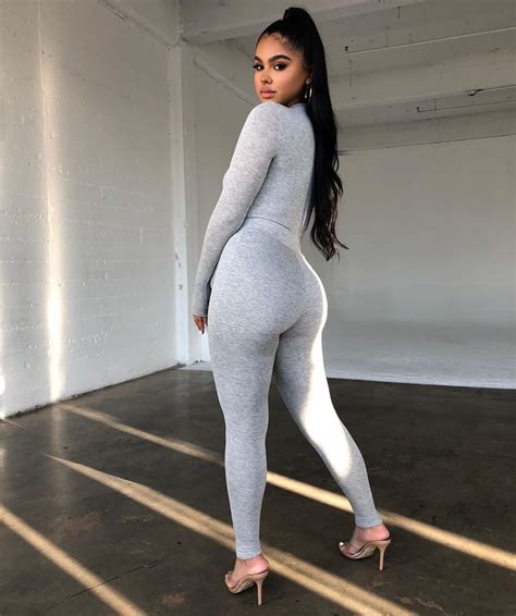 Makes That Are Made To Have You Lookin Like A 🍑 Grey Leggings