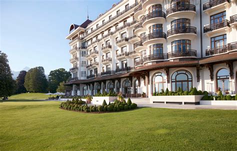 Hôtel Royal Evian écrin De Luxe Surplombant Le Lac Léman