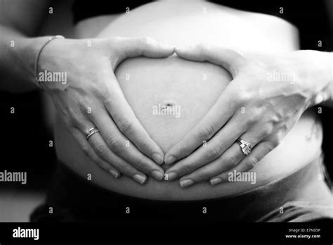 Trage schwanger Fotos und Bildmaterial in hoher Auflösung Alamy