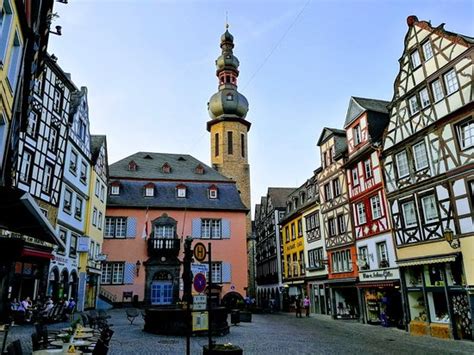 Castle tours are conducted in german, but english tours are available at half past the hour from 10:30 to 16:30 in the summer season. Rathaus (Cochem) - 2020 Alles wat u moet weten VOORDAT je ...