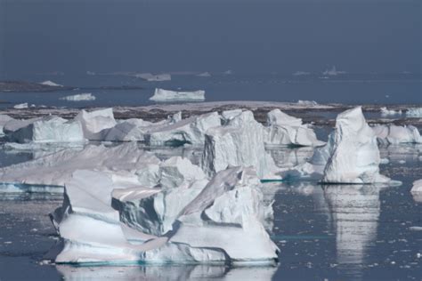Gunung Es Lembah Atau Gunung Es Kuburan Di Dekat Semenanjung Antartika