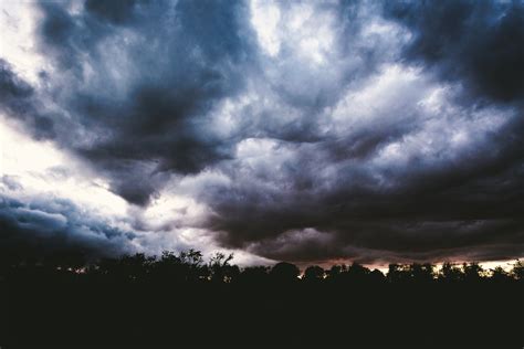 무료 이미지 자연 하늘 햇빛 분위기 어두운 황혼 날씨 적운 어둠 우뢰 뇌우 극적인 폭풍 구름 기상