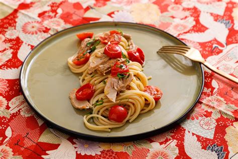 Spaghetti Al Tonno Con Pomodorini Freschi E Acciughe Saporie