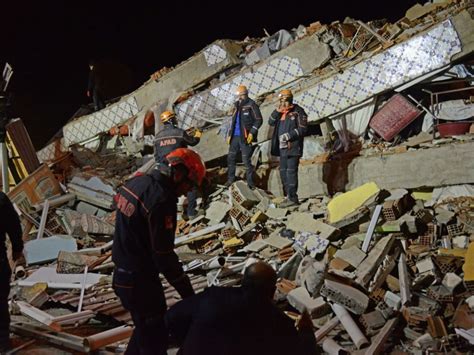 Terremoto In Turchia Strage Almeno Morti Ma Si Cercano Dispersi